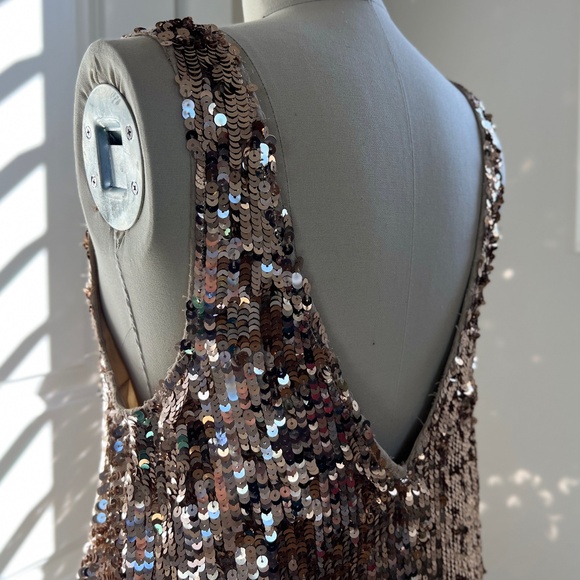 Women’s Urban Outfitters Sparkly Sequin V-Neck Mini Shift Dress - Picture 7 of 16